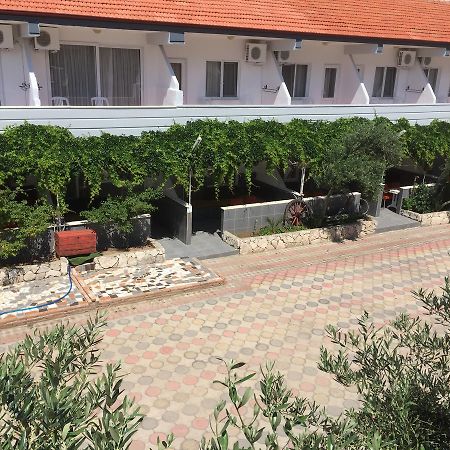 Karakas Motel Айвалык Экстерьер фото